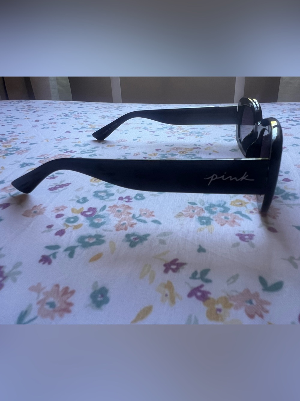 Victoria’s Secret PINK Sunglasses - Picture 2 of 3